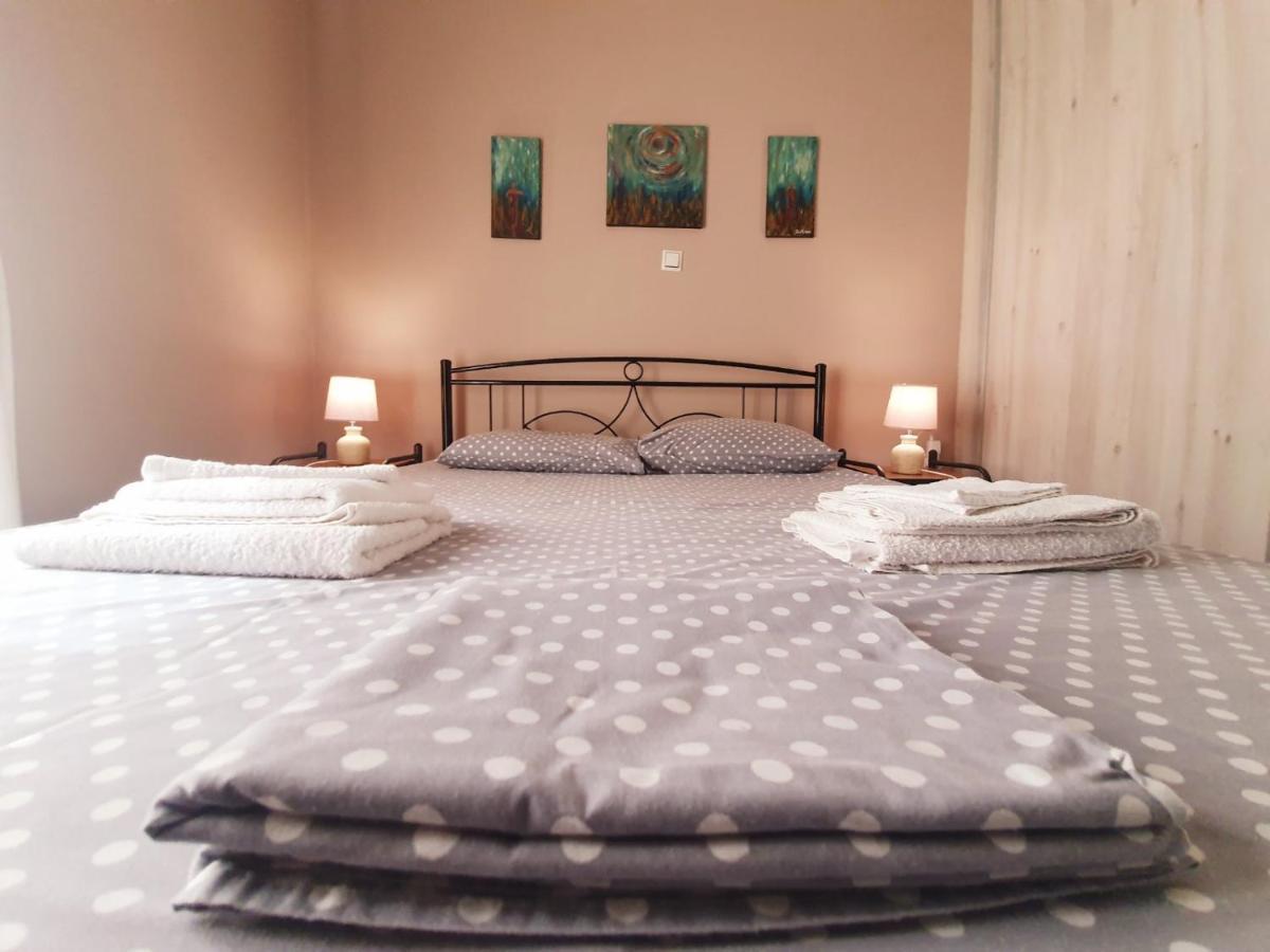 Ilias' Cosy And Relaxing Apartment Atena Exterior foto