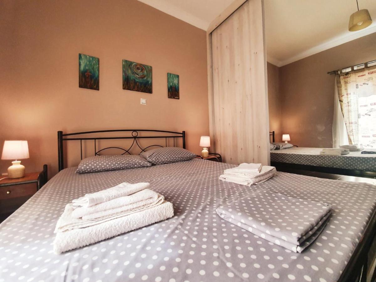 Ilias' Cosy And Relaxing Apartment Atena Exterior foto